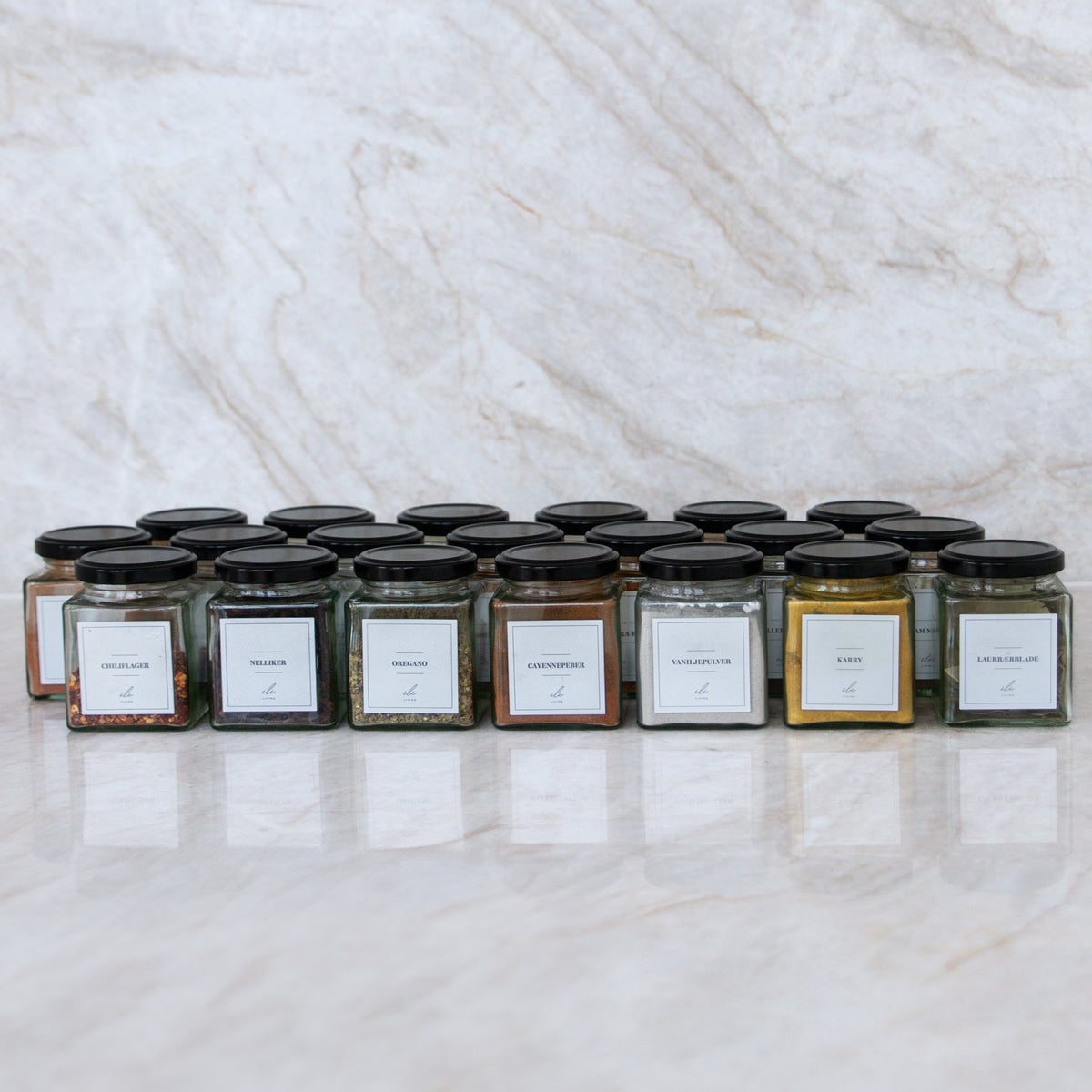 Bøtter til krydderier – organiser med krydderiglas og labels