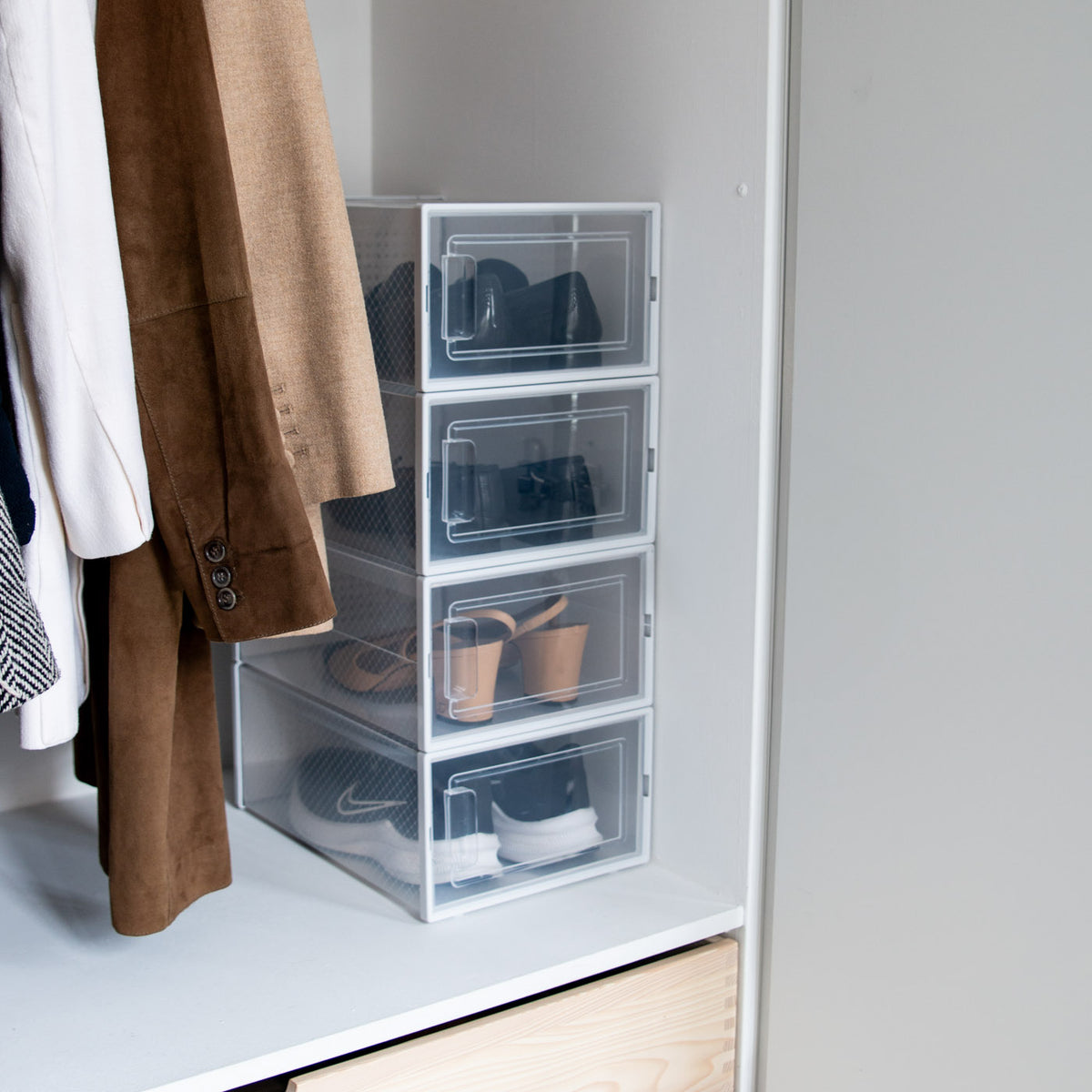Stabelbar skokasse – small – brugt til organisering i garderobe